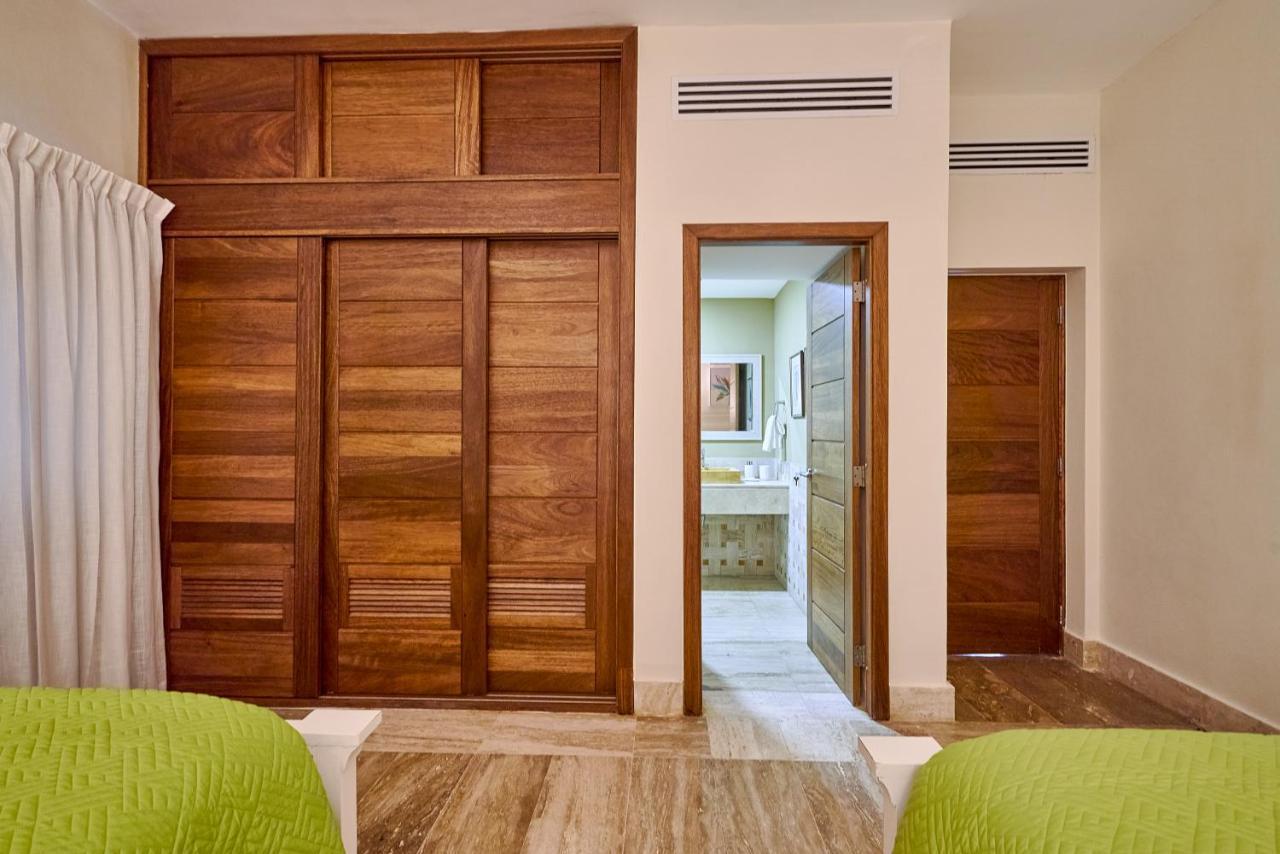 Costa Atlantica Punta Cana - Beach Vacation Condos Kültér fotó