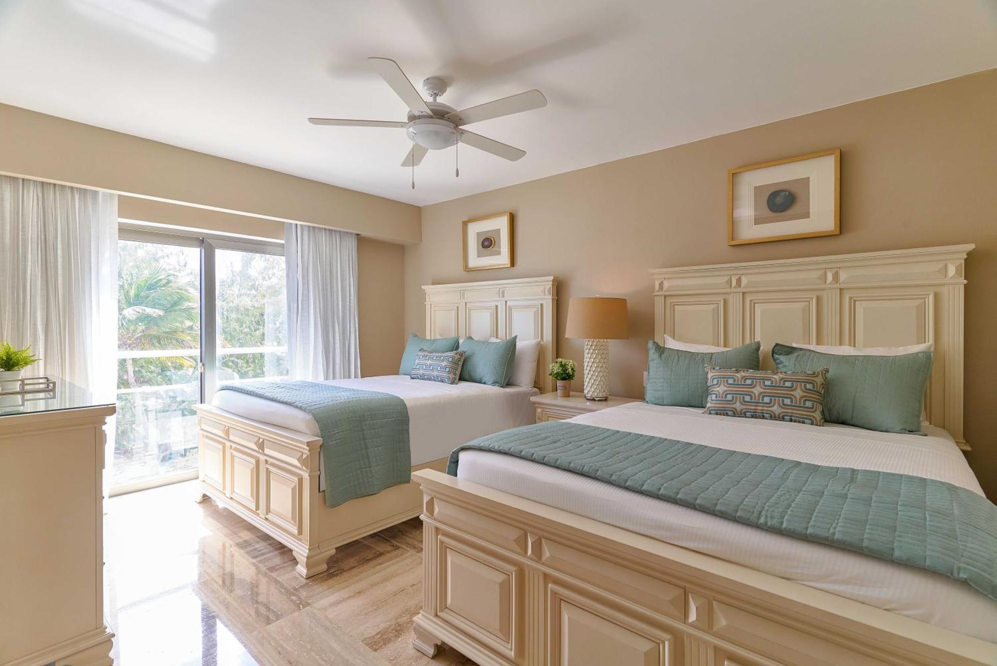 Costa Atlantica Punta Cana - Beach Vacation Condos Kültér fotó